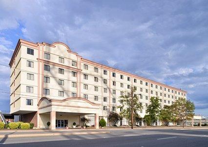 Quality Inn And Suites Conference Center Richmond Exterior foto